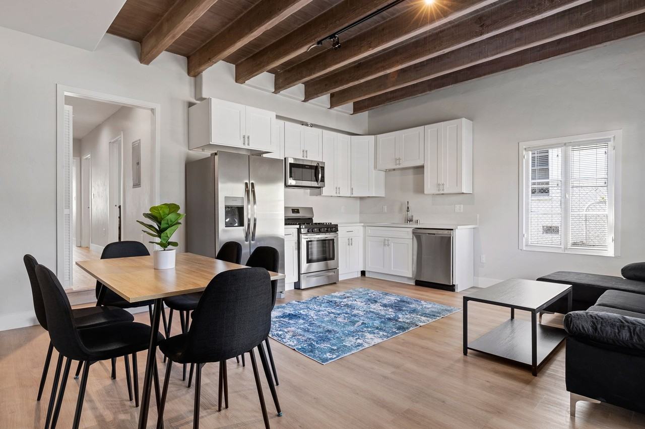 A 6 Bedroom, 6 Bathroom apartment with common areas and a fully functional kitchen at 1707 Kelton Ave. - Photo 7 of 50