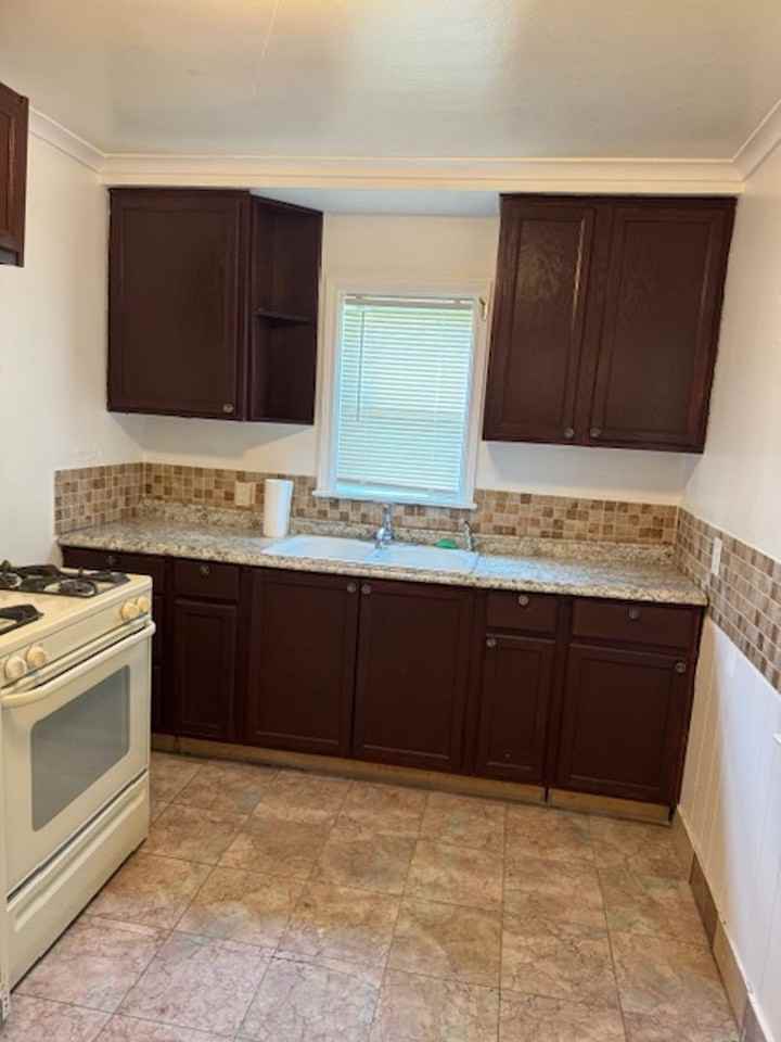 5150 E Outer Dr - Photo 4 of 13
