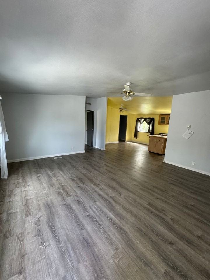 125 Lone Oak Ct - Photo 2 of 11