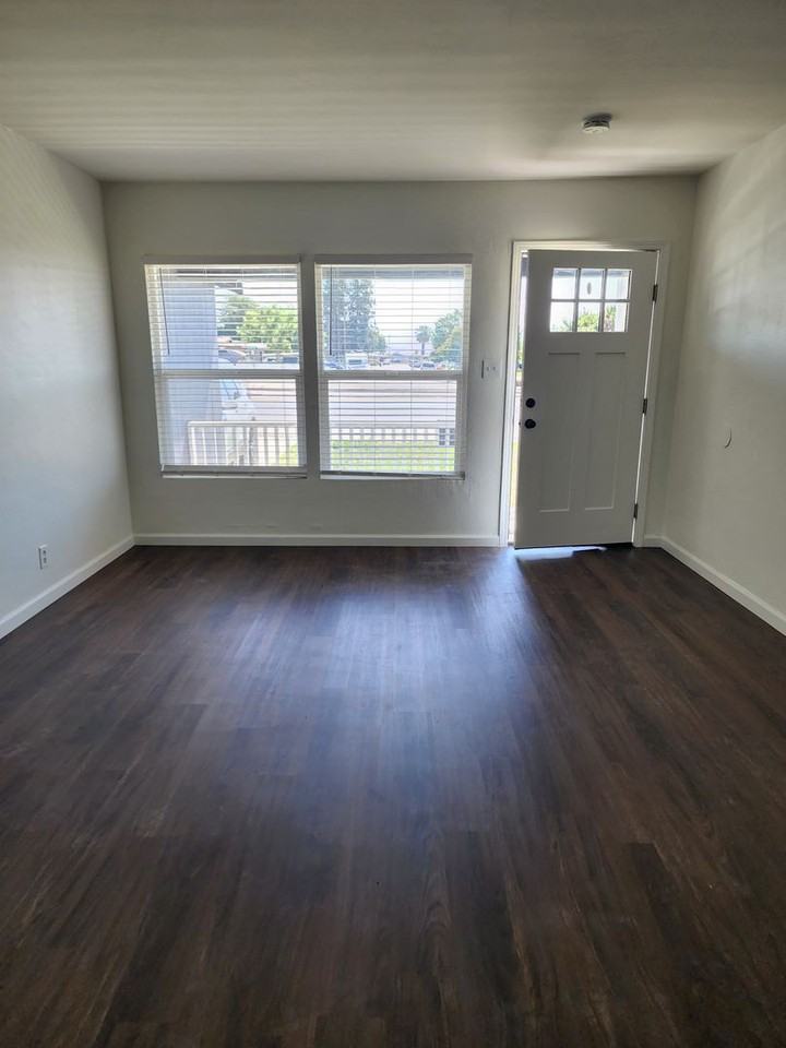 2309 Manor St - Photo 2 of 10