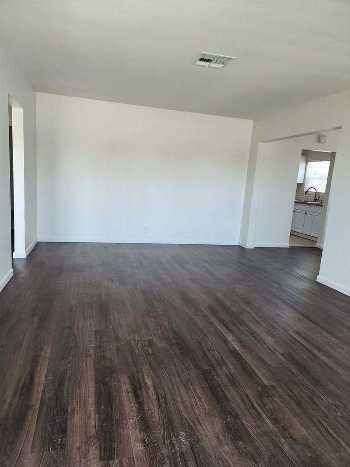 2309 Manor St - Photo 4 of 10
