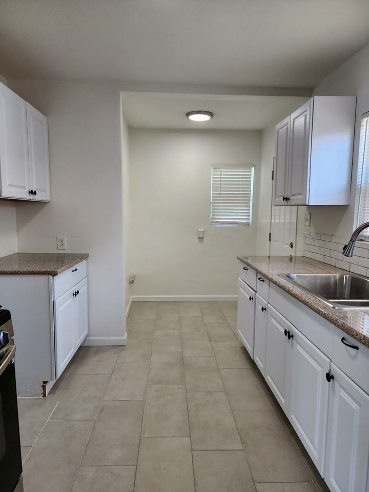 2309 Manor St - Photo 5 of 10