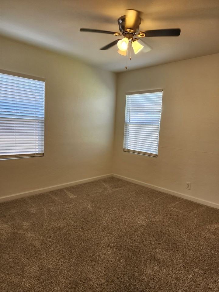 2309 Manor St - Photo 7 of 10