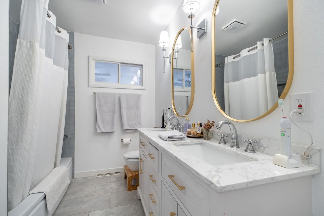 1316 Lakewood Dr - Photo 3 of 21