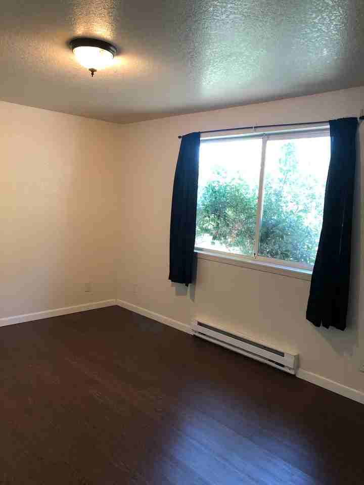 3255 Ne Johnson St - Photo 3 of 8