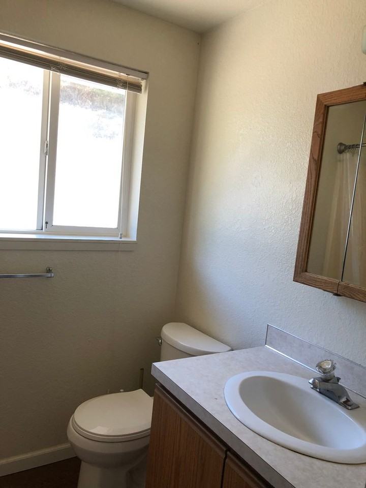 3259 Ne Johnson St - Photo 5 of 8