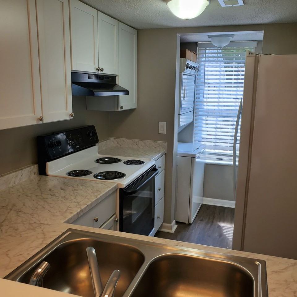 18 Somerset Pkwy - Photo 2 of 14