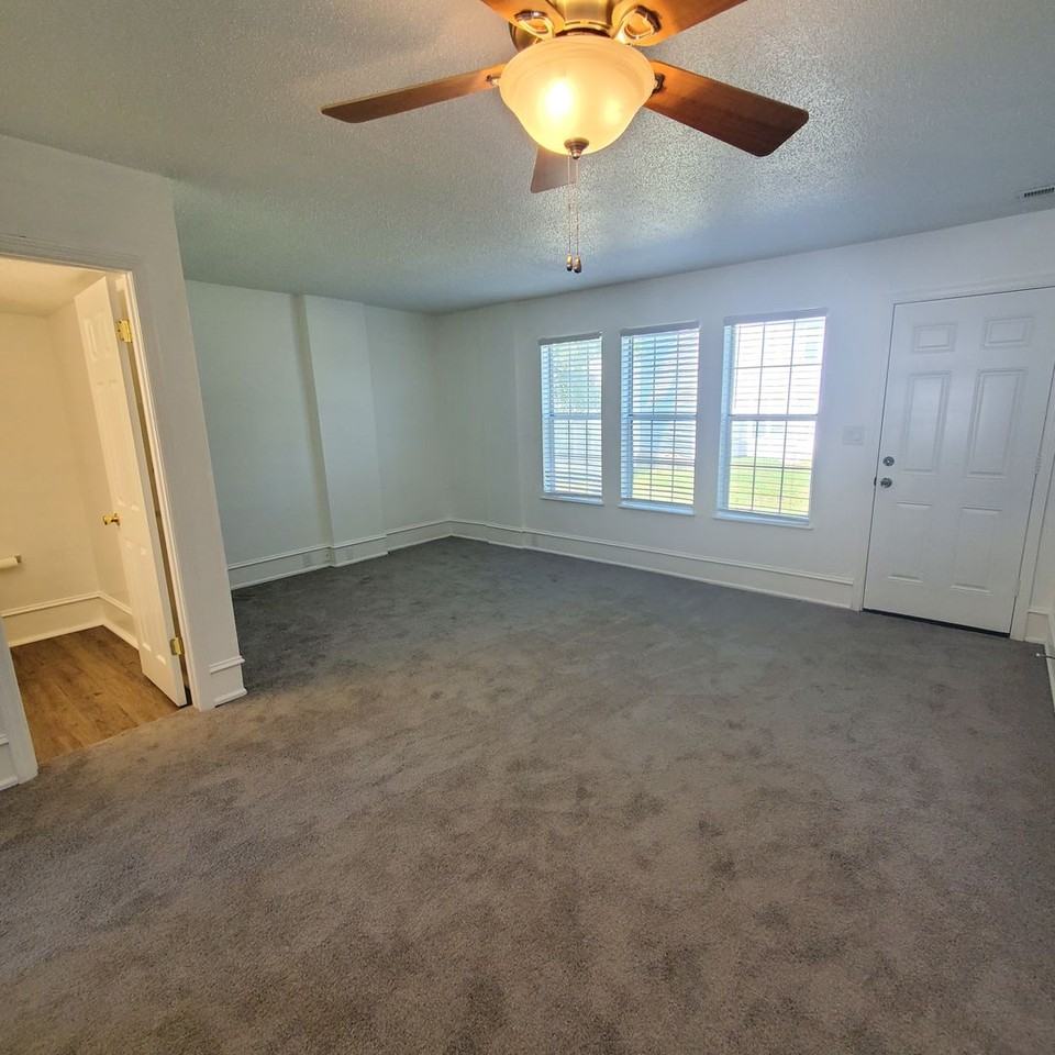 18 Somerset Pkwy - Photo 7 of 14