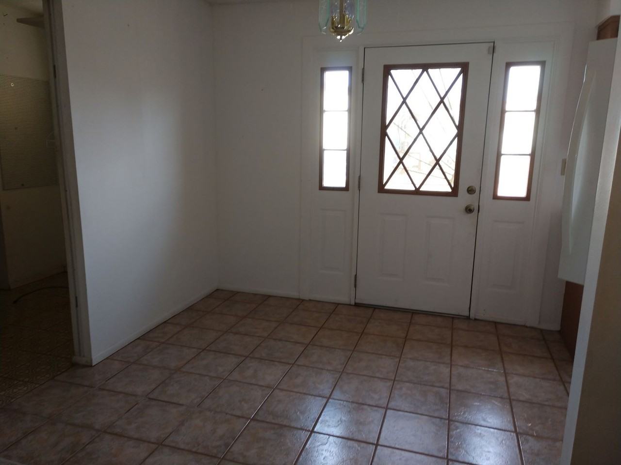 404 E Florida St - Photo 3 of 21