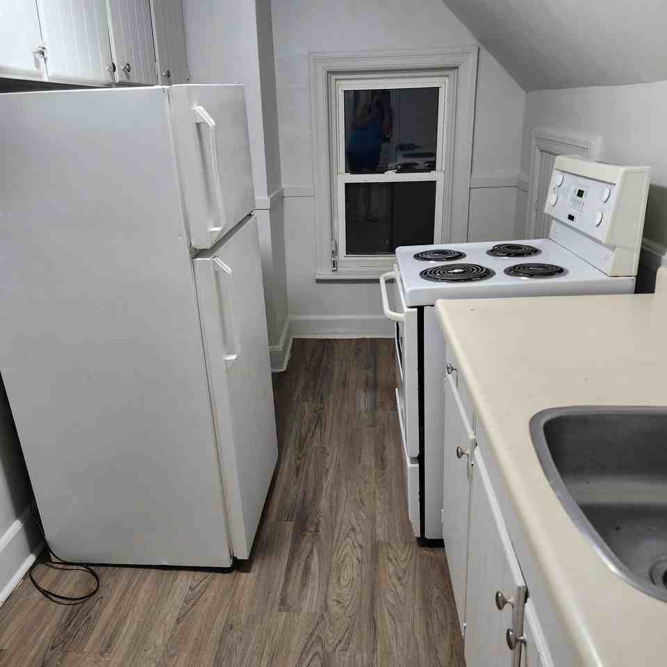 114 3-114 Sophia St W #3 - Photo 2 of 19