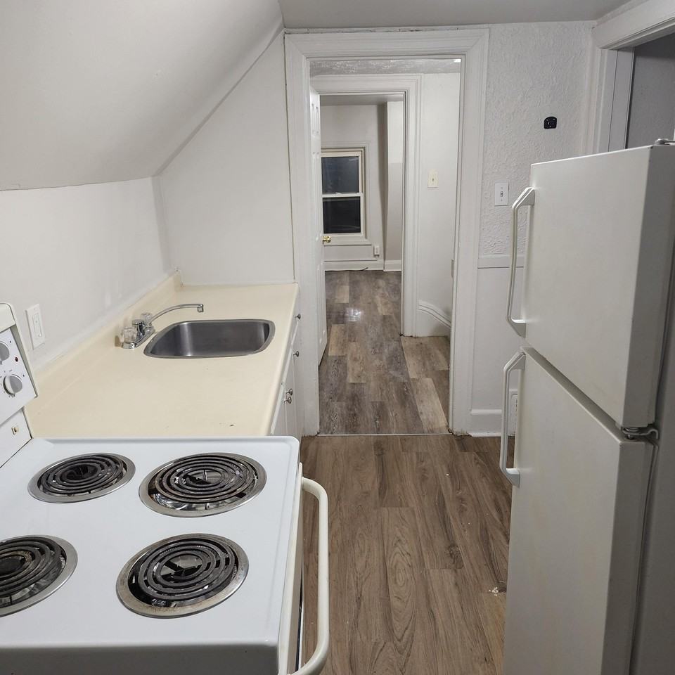 114 3-114 Sophia St W #3 - Photo 3 of 19