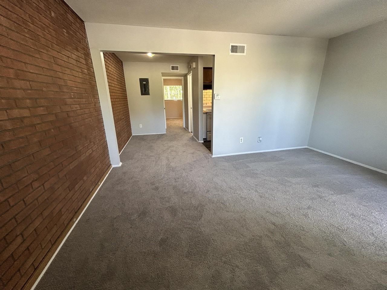 605 Ewing AvenueApt B #605B - Photo 3 of 11