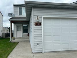 featured image of 1999 Greatview Drive #1999