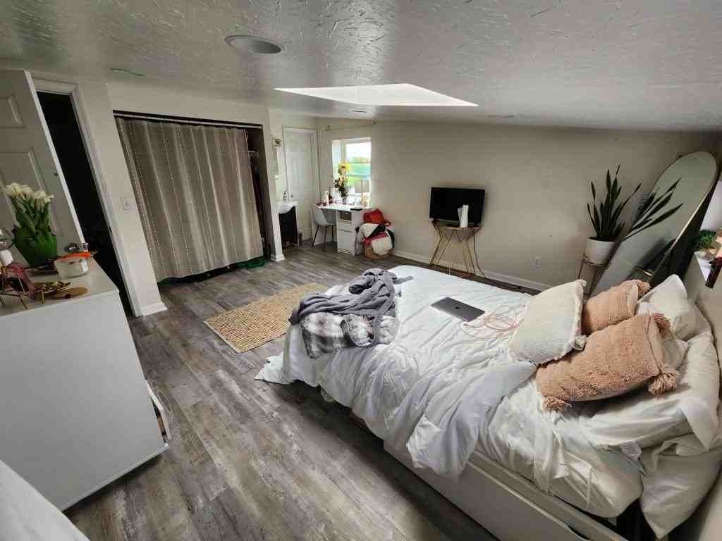 2348 Wheeler St - Photo 3 of 11