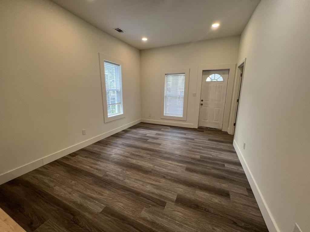 658 Elm Tree Ln - Photo 3 of 14