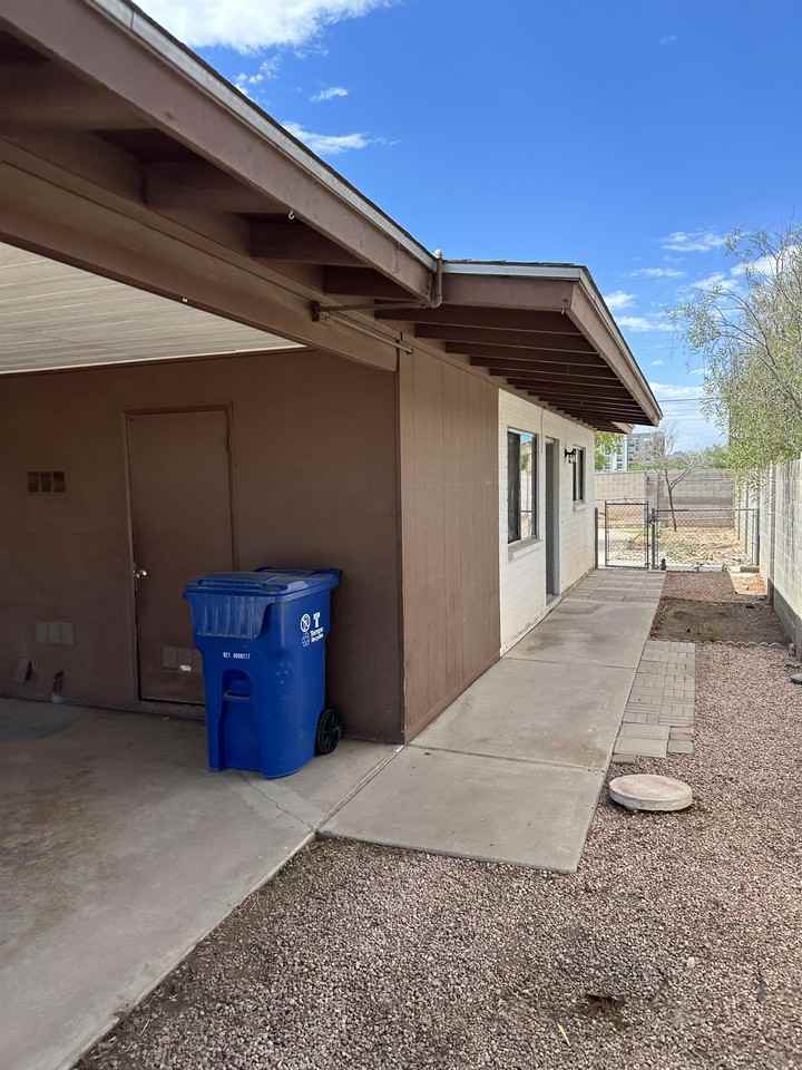 1518 W 5th St #1 - Photo 2 of 10