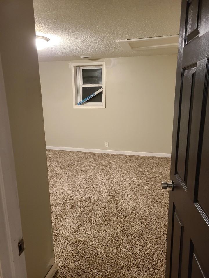 1804 Southlawn Dr #B - Photo 4 of 14