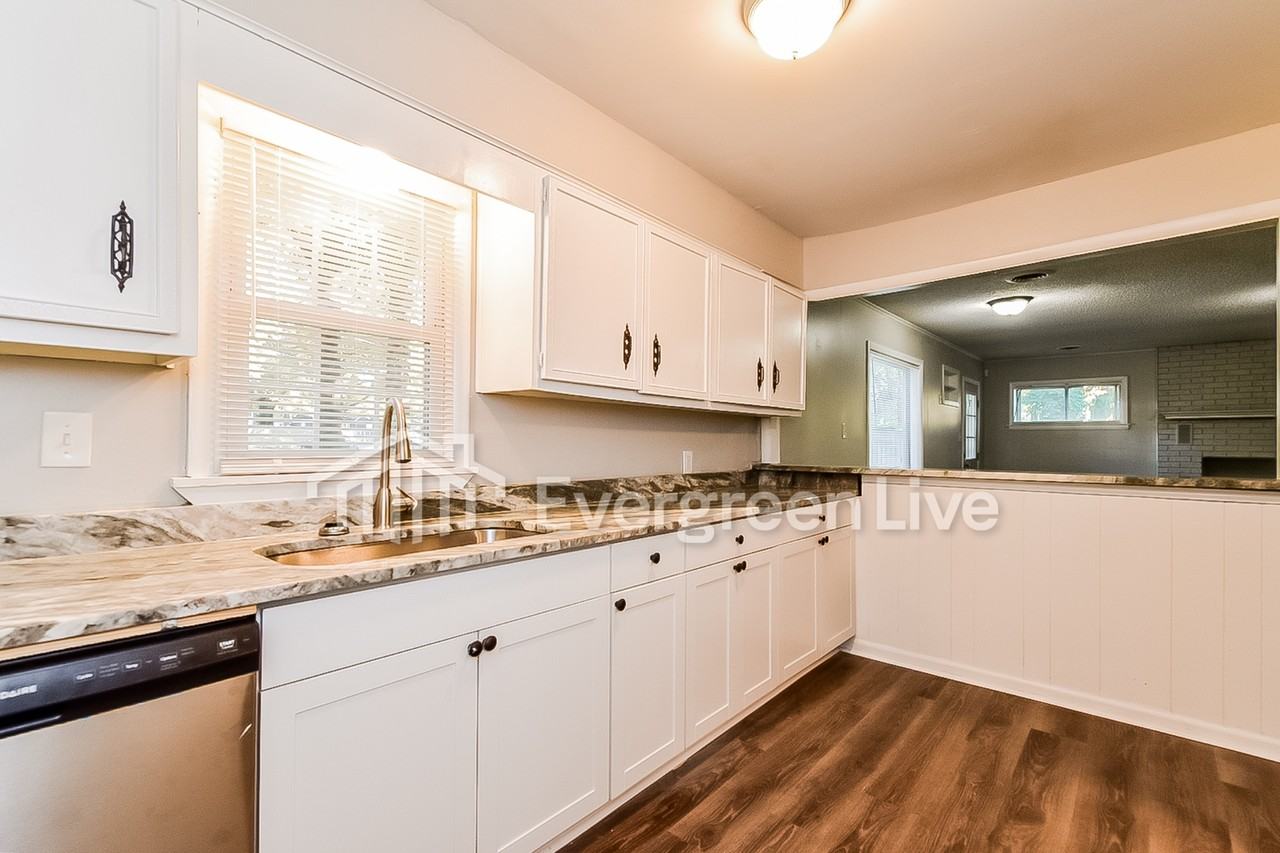 3651 Wilshire Rd - Photo 4 of 17