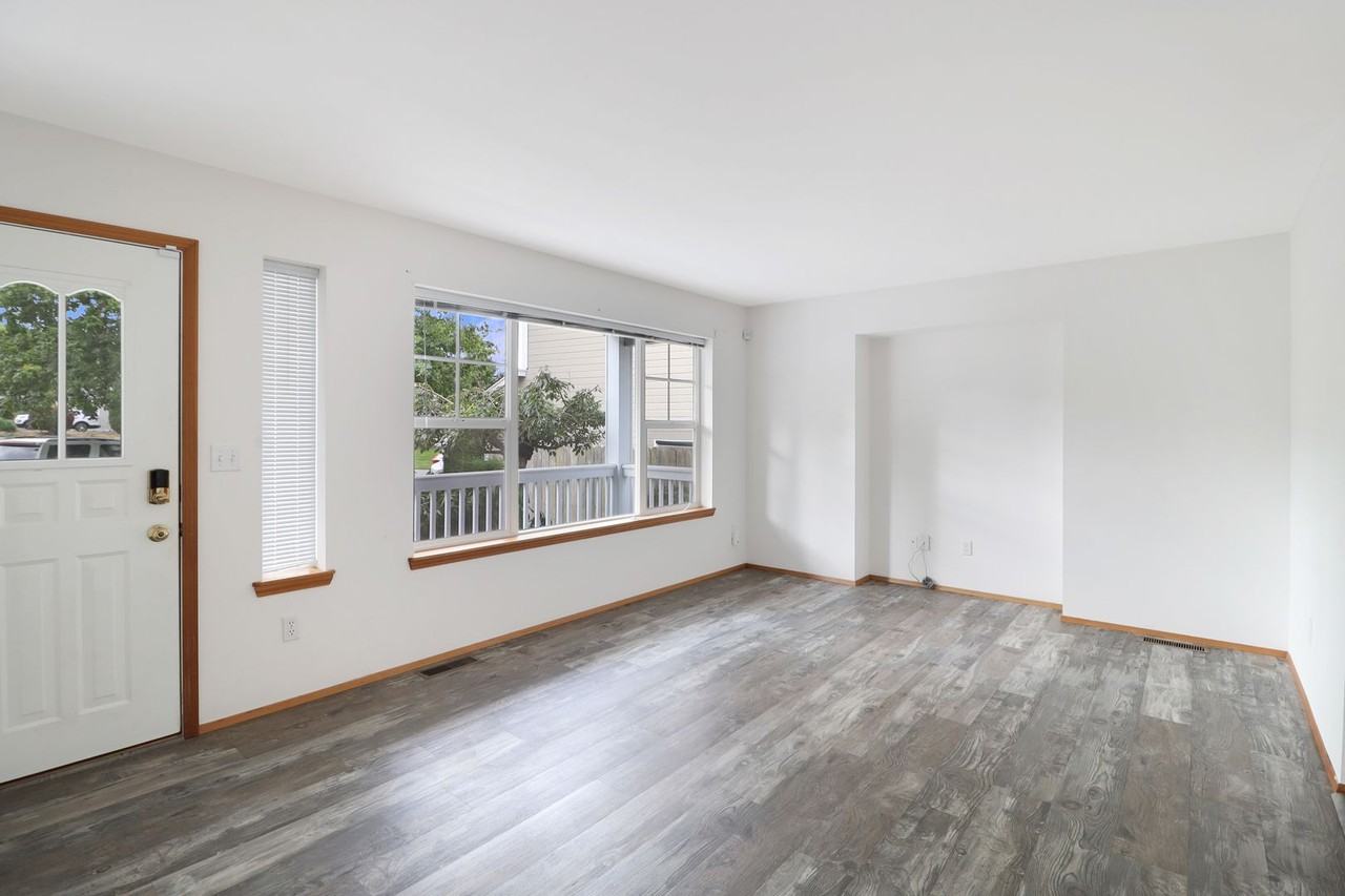 1154 Sw Thornberry Dr - Photo 3 of 13