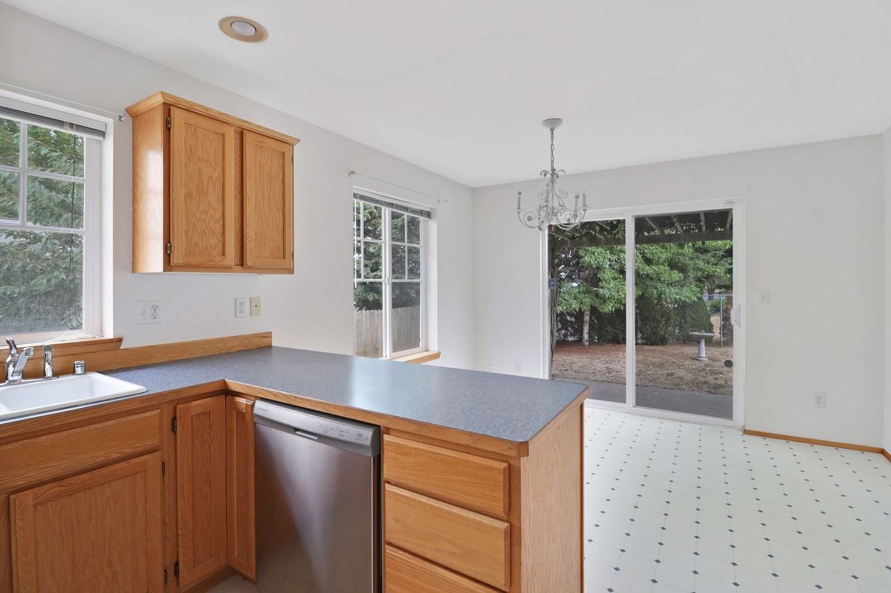 1154 Sw Thornberry Dr - Photo 7 of 13