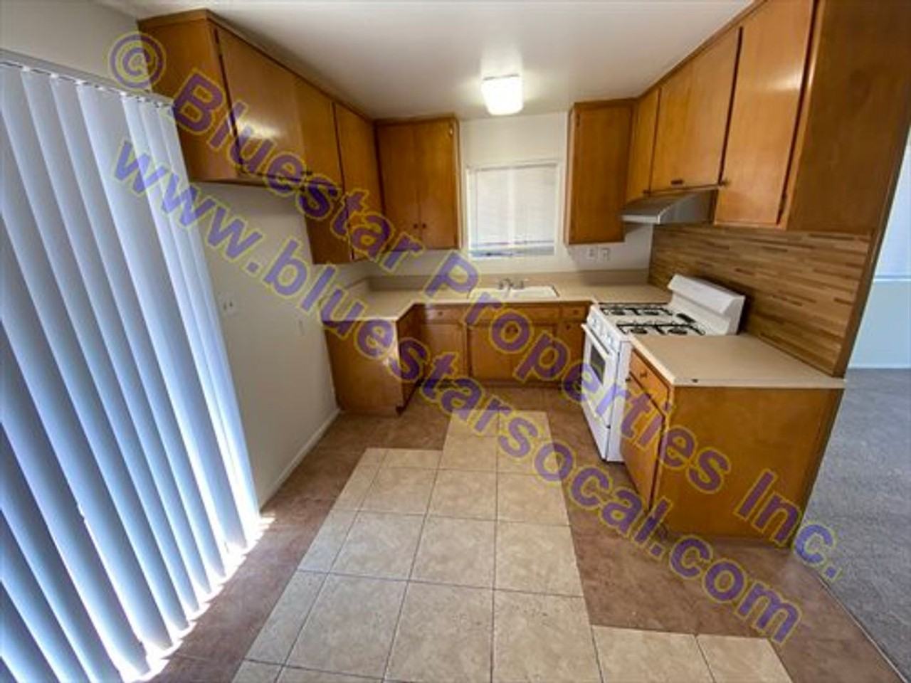 16738 Lacy St - Photo 2 of 14