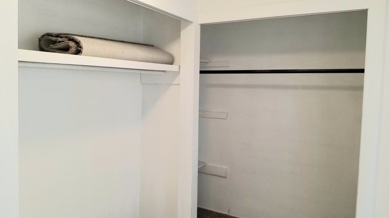 1105 Wallace St - Photo 6 of 9