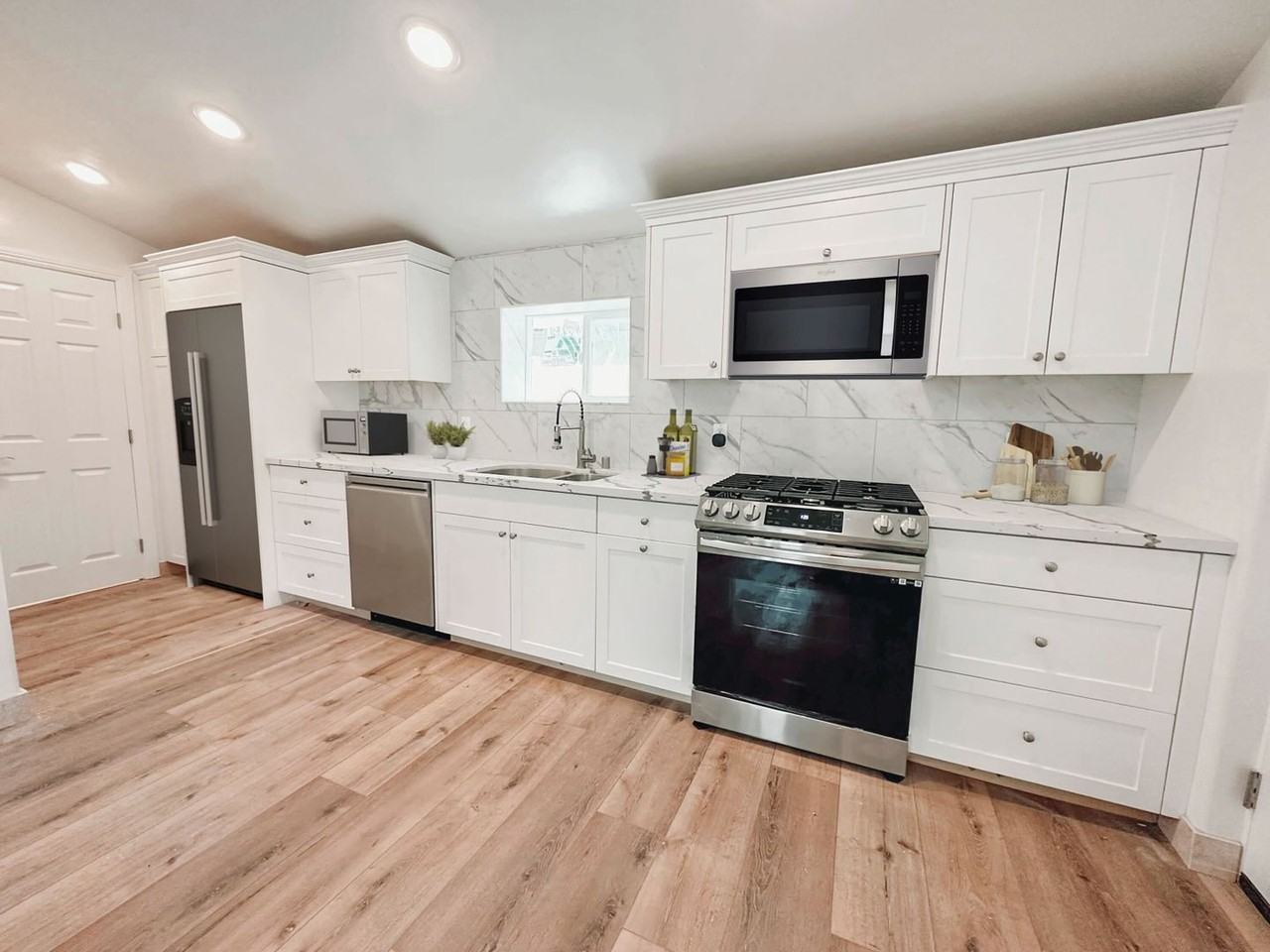 2425 Sarbonne Dr #3 - Photo 2 of 9