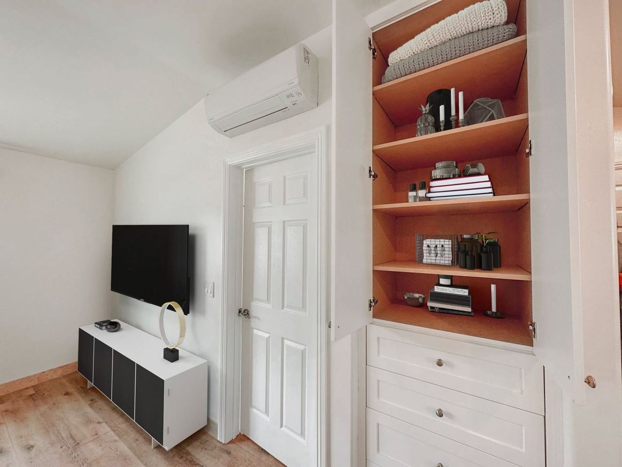 2425 Sarbonne Dr #3 - Photo 5 of 9