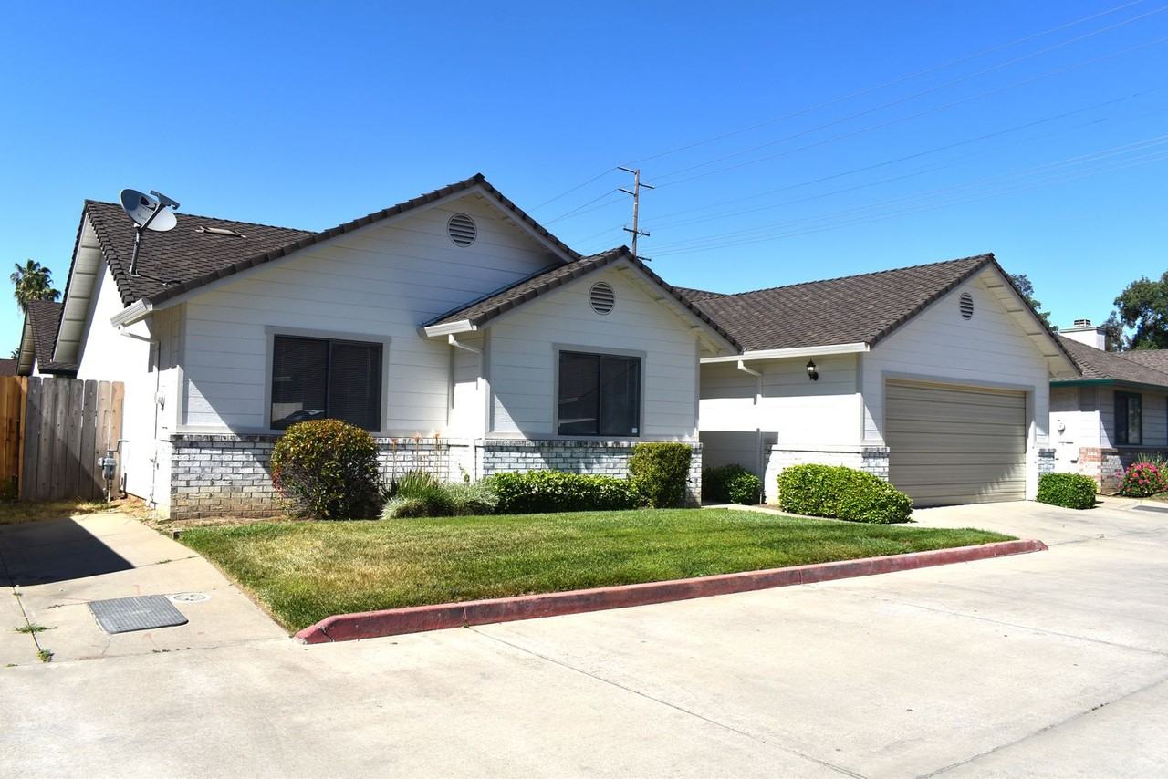 729 E Century Pl - Photo 2 of 18