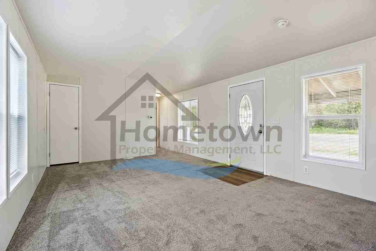 5563 E Grove Ave - Photo 7 of 29