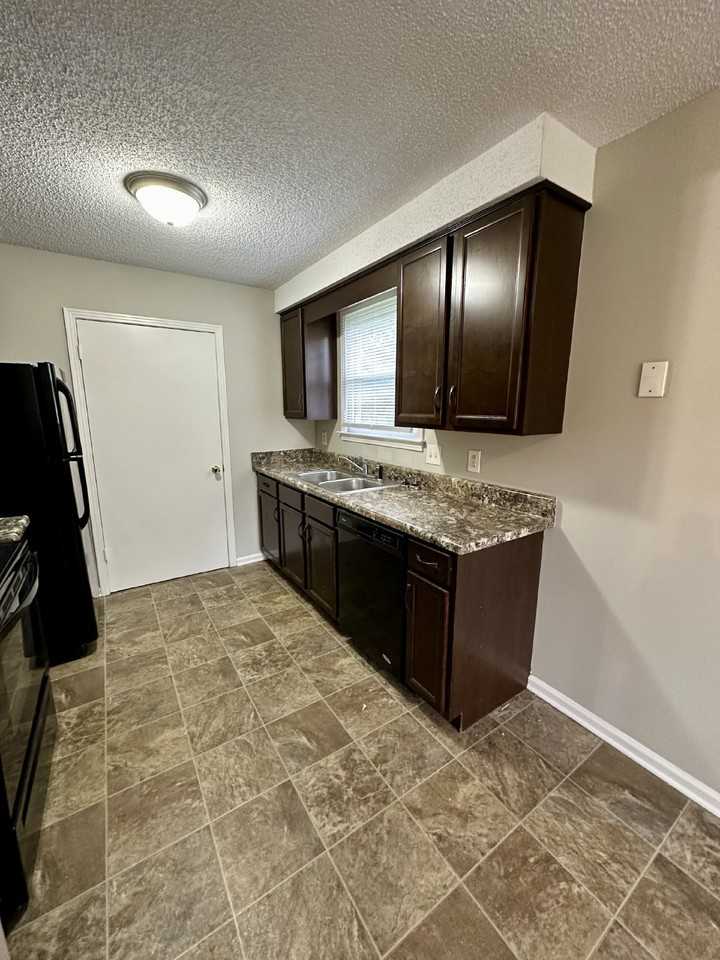 913 Poppy Dr - Photo 6 of 14