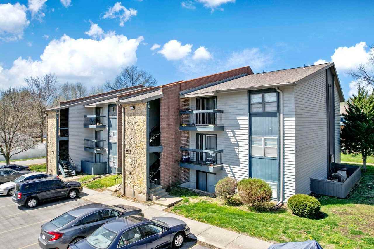 Raytown Village Apartments - Photo 2 of 16