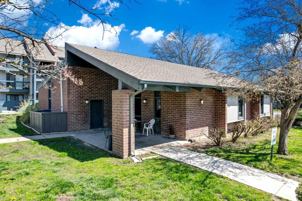 Raytown Village Apartments - Photo 3 of 16