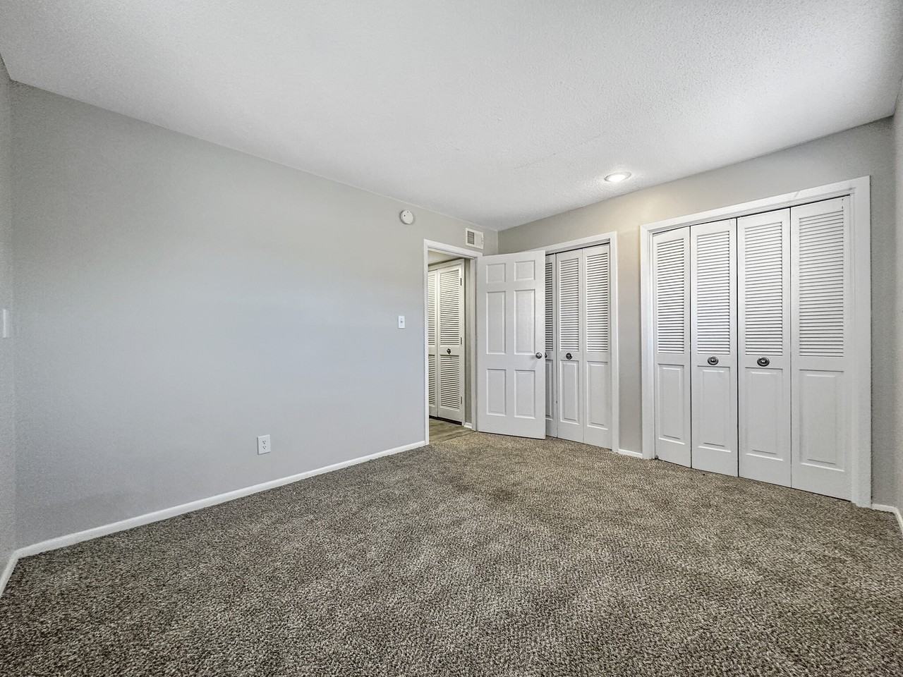 Clove Manor Apartments - Photo 2 of 16