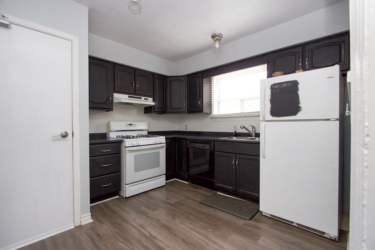 307 Vimy Ave - Photo 3 of 12