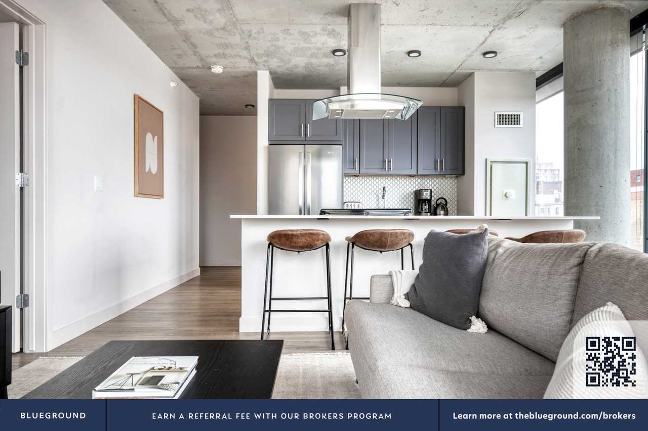 450 West Belmont Avenue - Photo 5 of 43