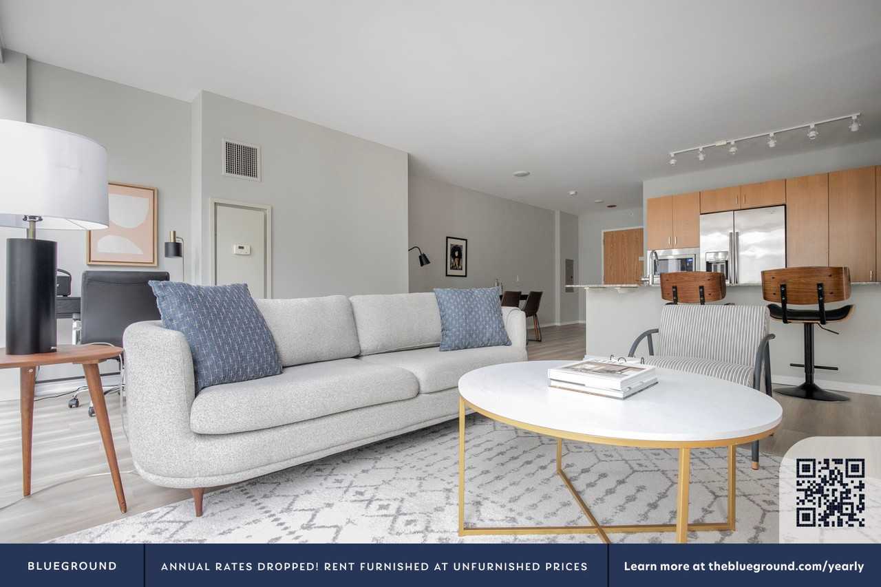 200 East Illinois Street - Photo 3 of 50