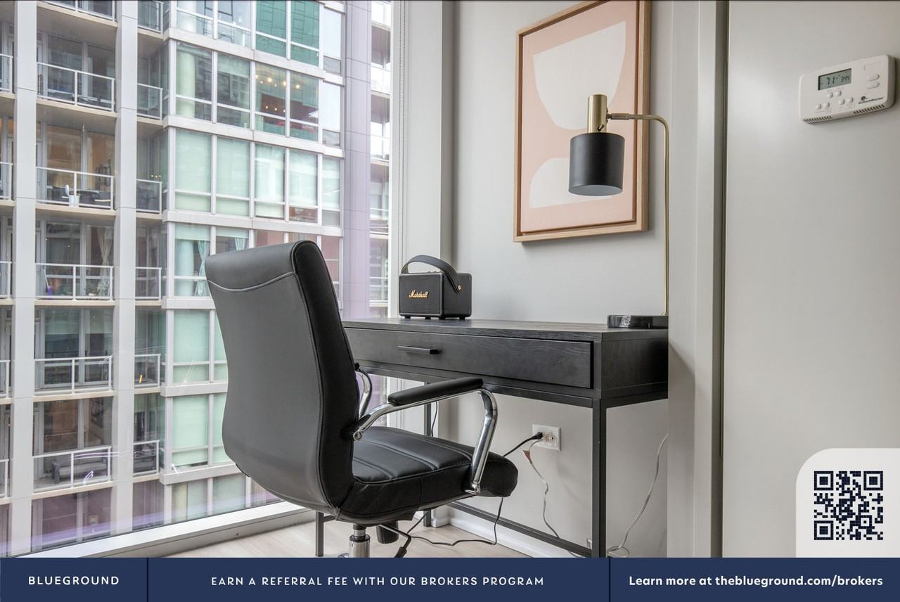 200 East Illinois Street - Photo 4 of 50