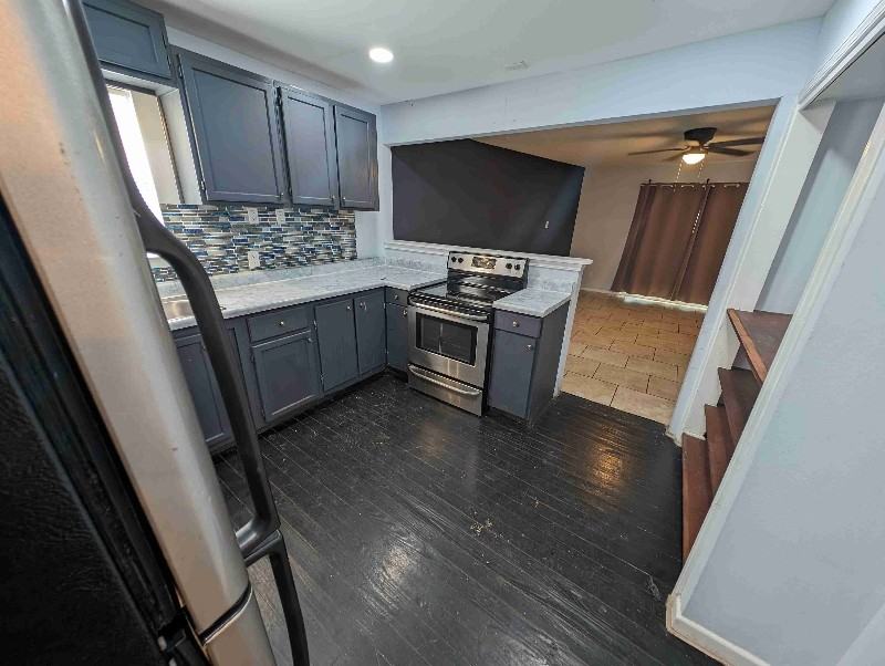 339 W Bedford Ave - Photo 4 of 23