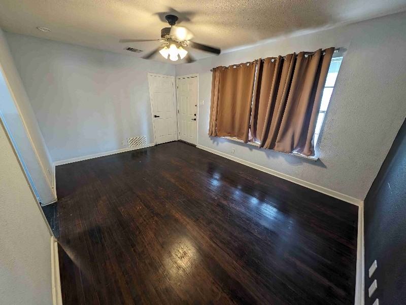 339 W Bedford Ave - Photo 7 of 23