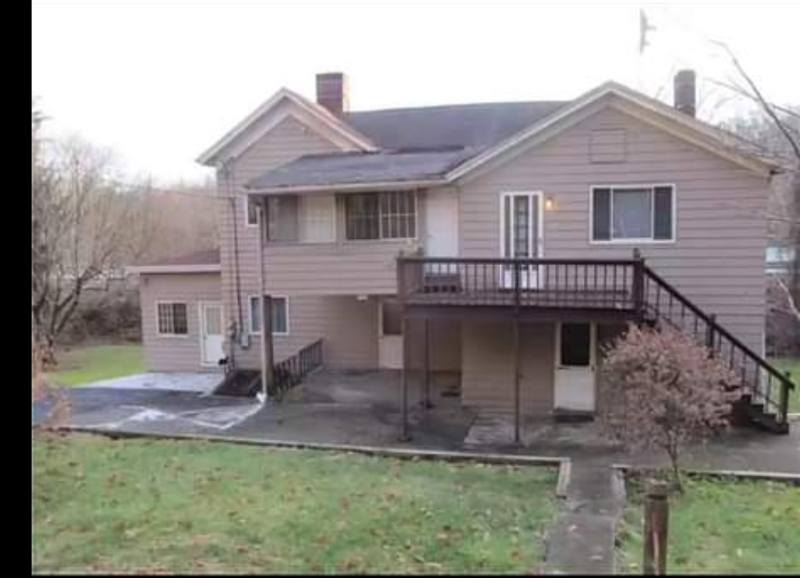 139 Spencer Ln - Photo 2 of 14