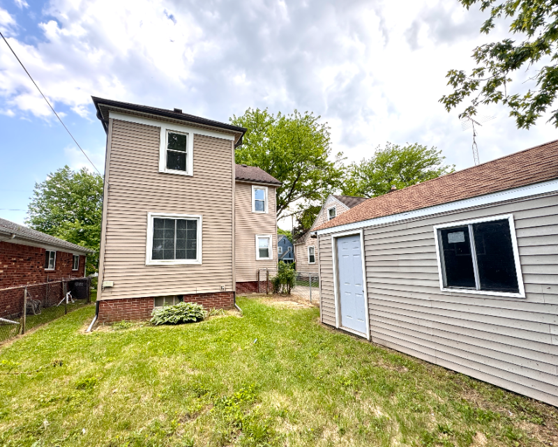 930 Brinton Dr - Photo 3 of 20