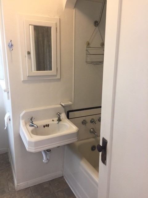 21st 5-plex - Photo 5 of 6