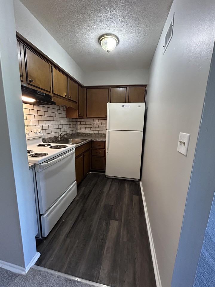 601-611 Ewing Avenue - Photo 3 of 9