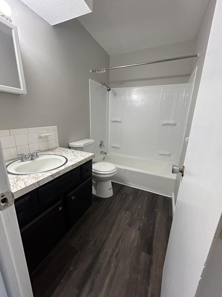 601-611 Ewing Avenue - Photo 7 of 9