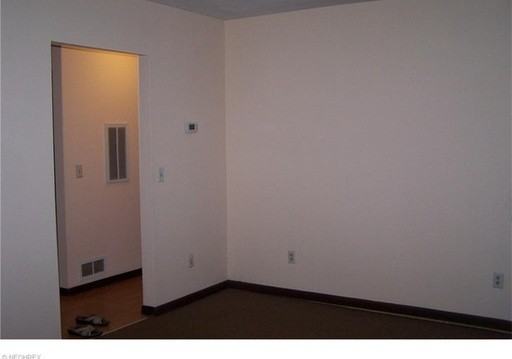 14745 Hillcrest Ave - Photo 3 of 8