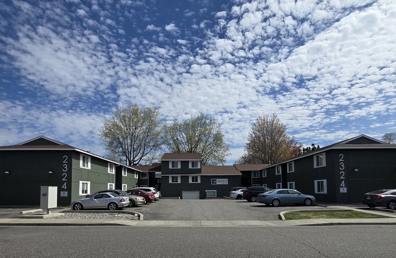 Hunter Square - Photo 7 of 7