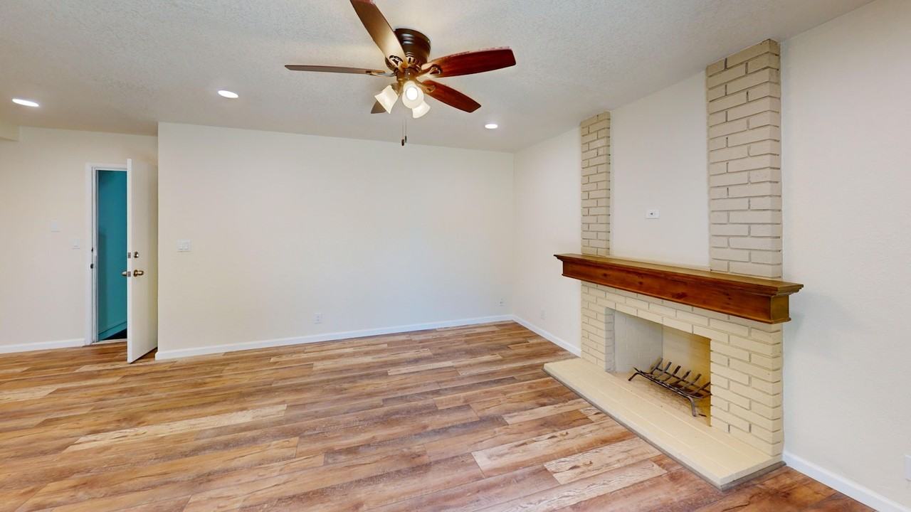 1559 Calle De Aida - Photo 2 of 17