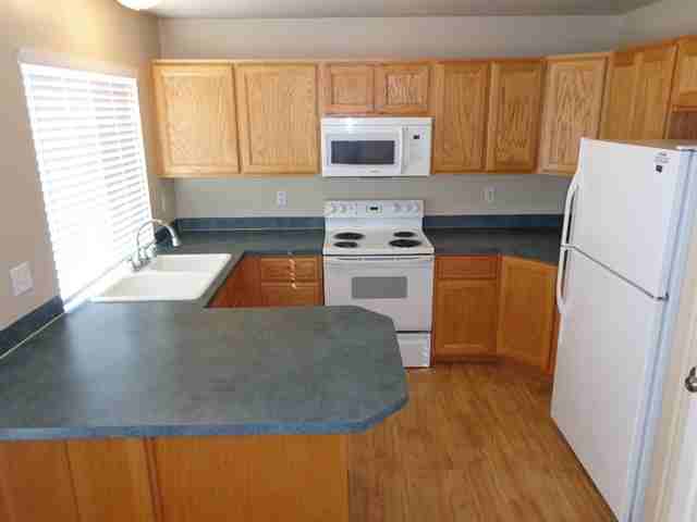 541 N Jefferson Ave E - Photo 3 of 8