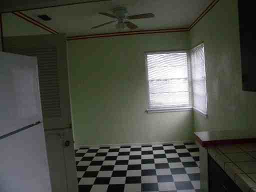 562 Robertson Way - Photo 2 of 6